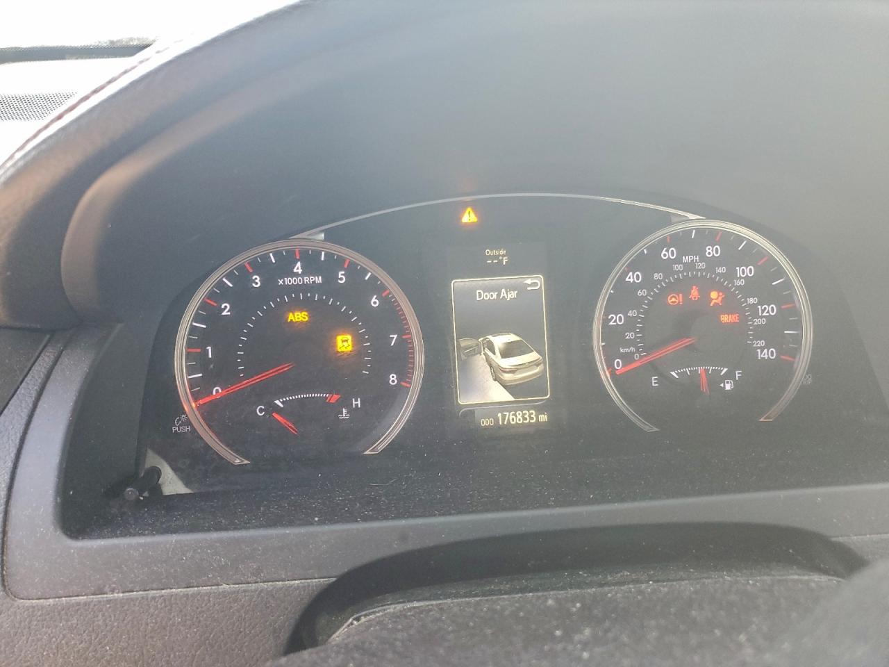 2015 TOYOTA CAMRY LE photo 9
