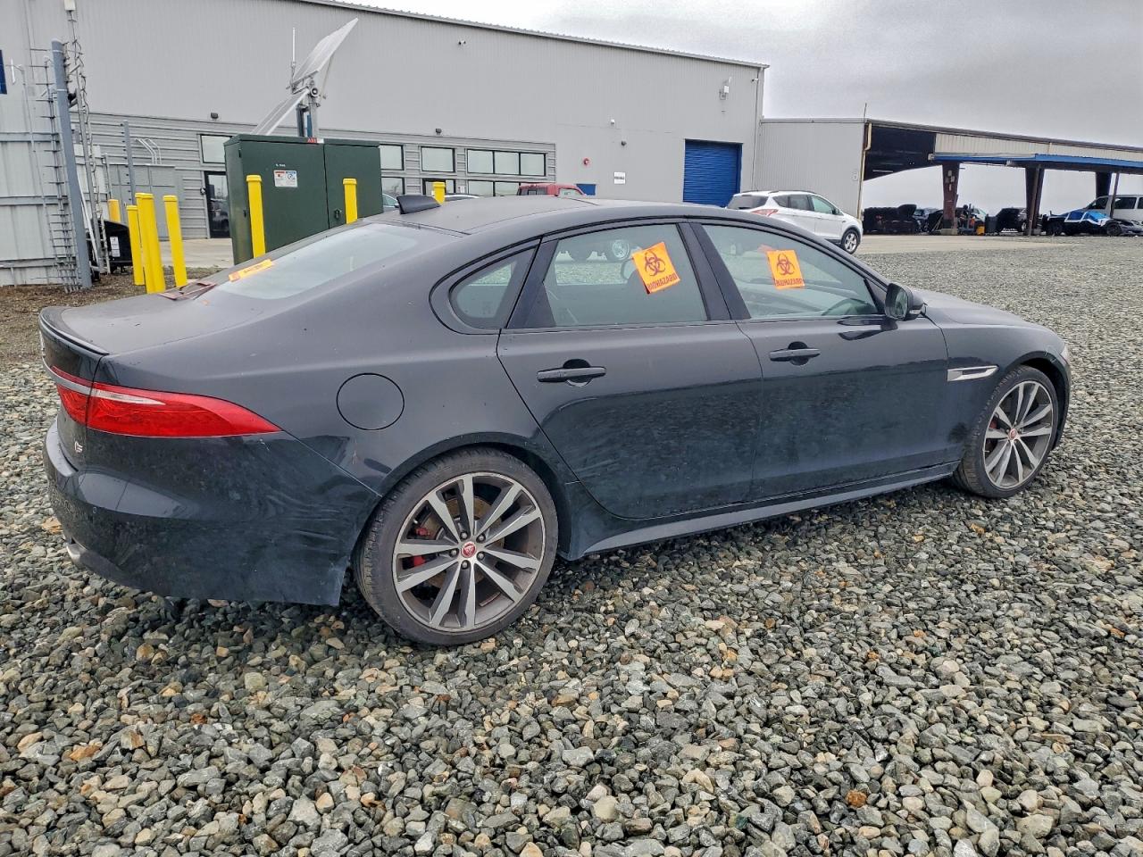 2016 JAGUAR XF S photo 3