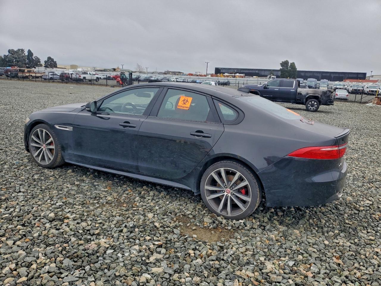2016 JAGUAR XF S photo 2