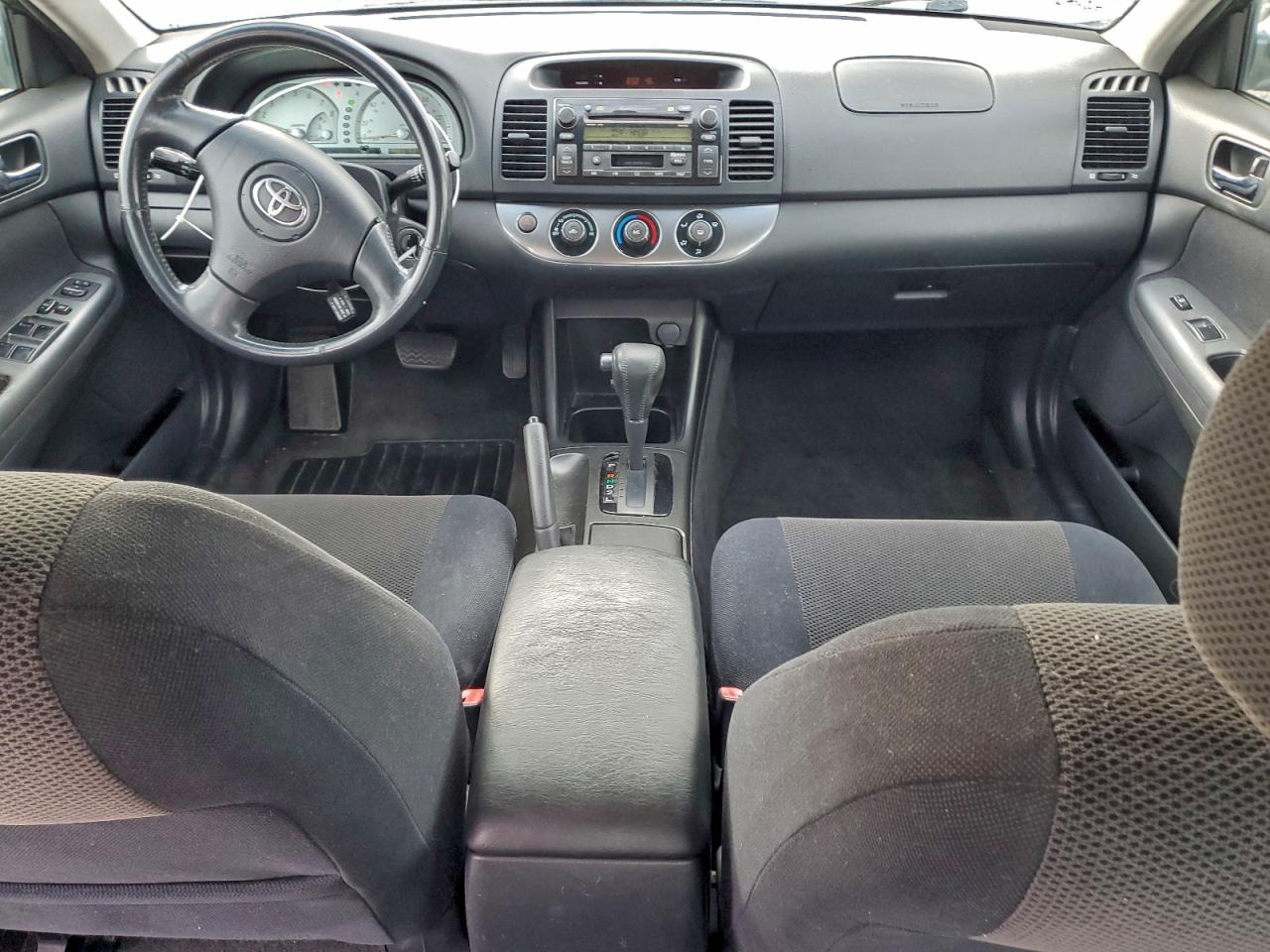 2002 TOYOTA CAMRY LE photo 8