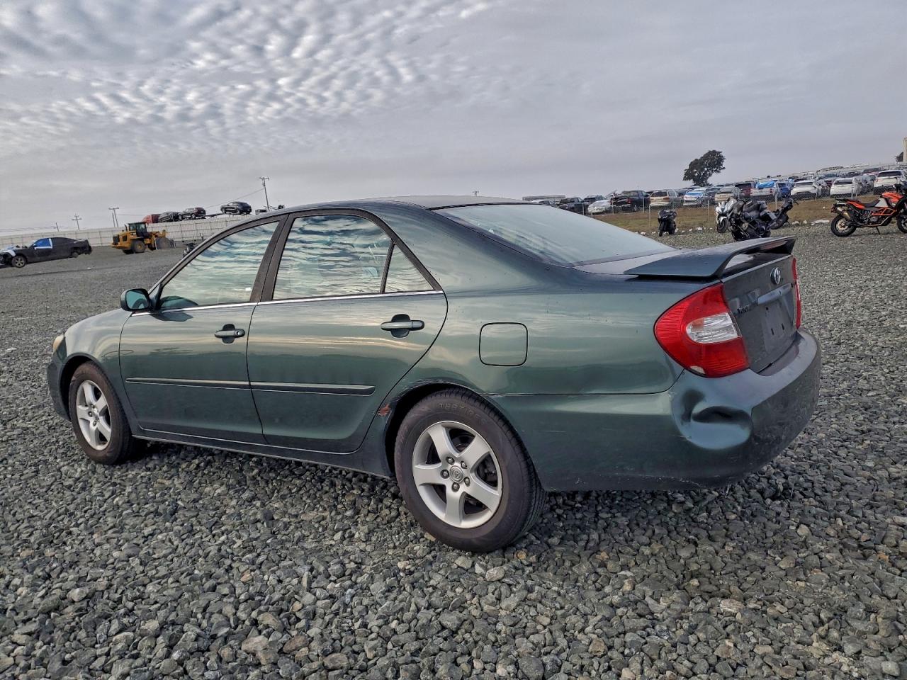 2002 TOYOTA CAMRY LE photo 2