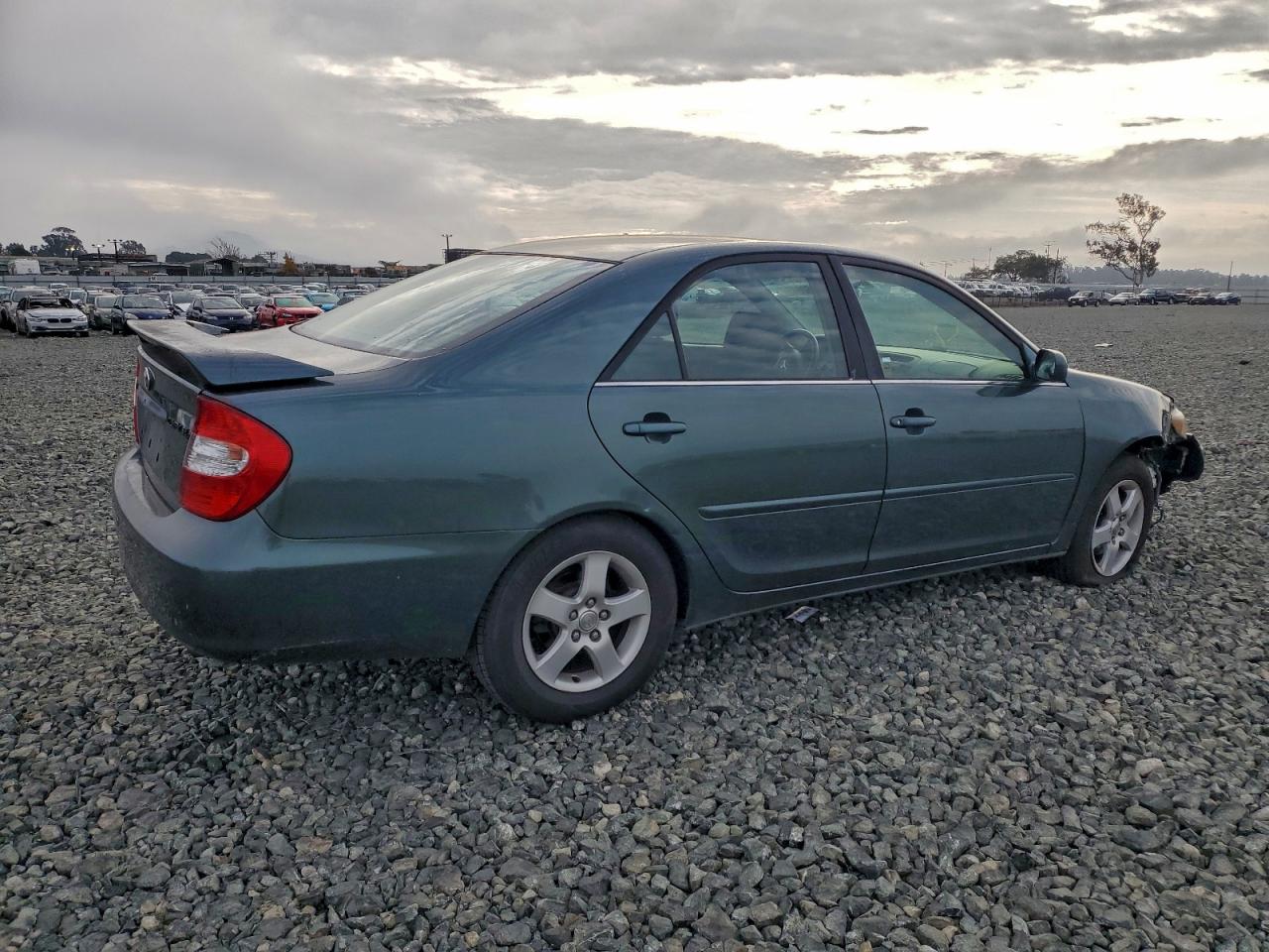 2002 TOYOTA CAMRY LE photo 3