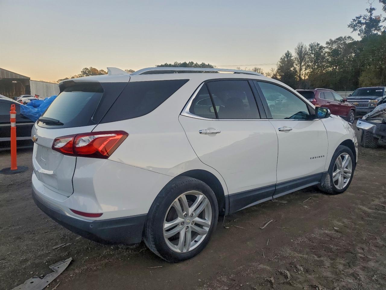 2018 CHEVROLET EQUINOX PREMIER photo 3