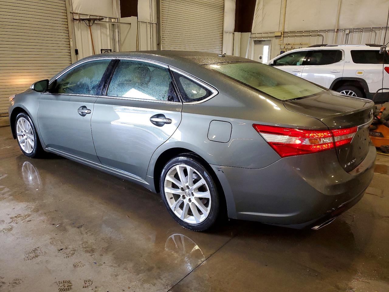 2013 TOYOTA AVALON BASE photo 2