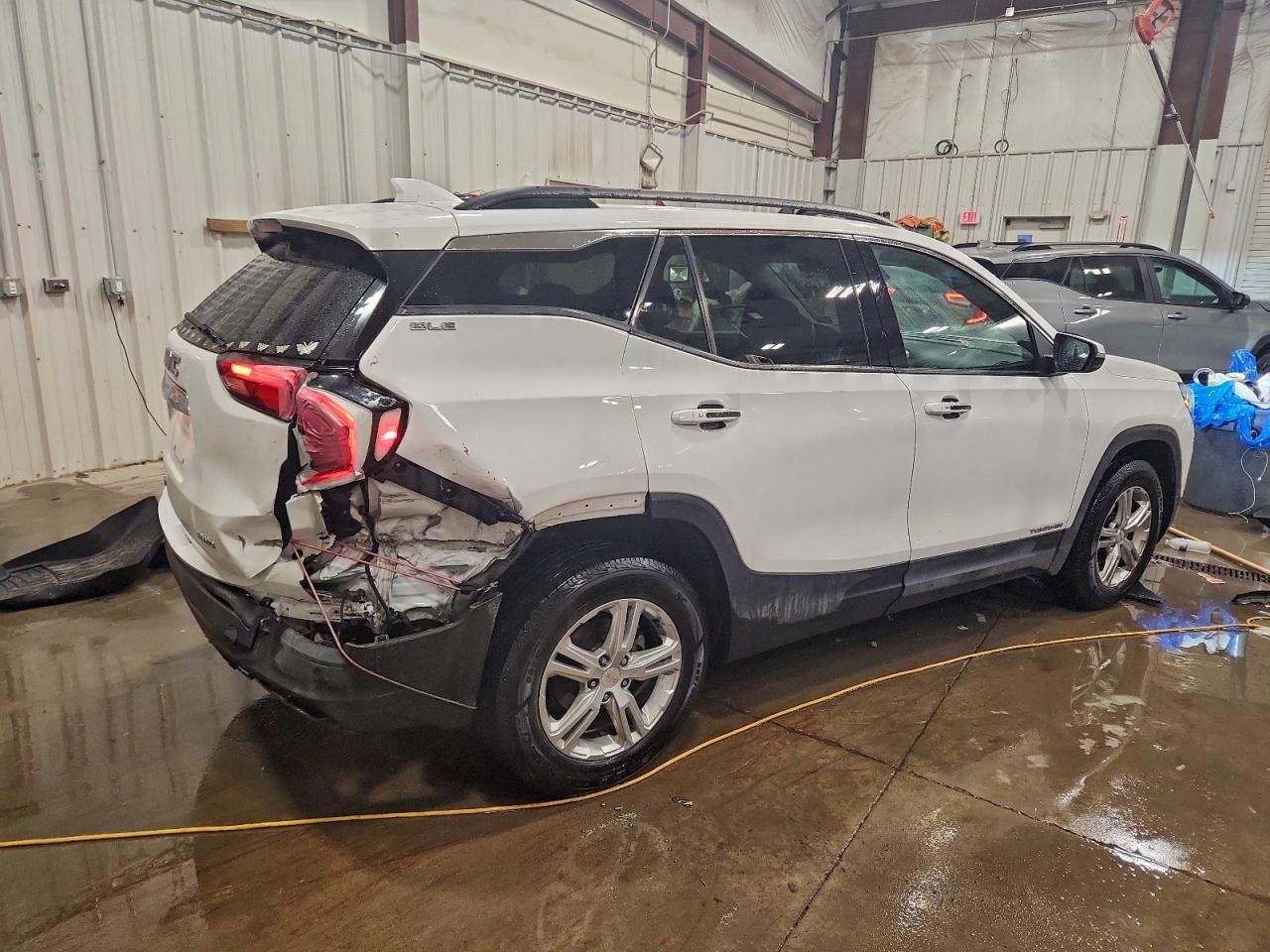 2020 GMC TERRAIN SLE photo 3