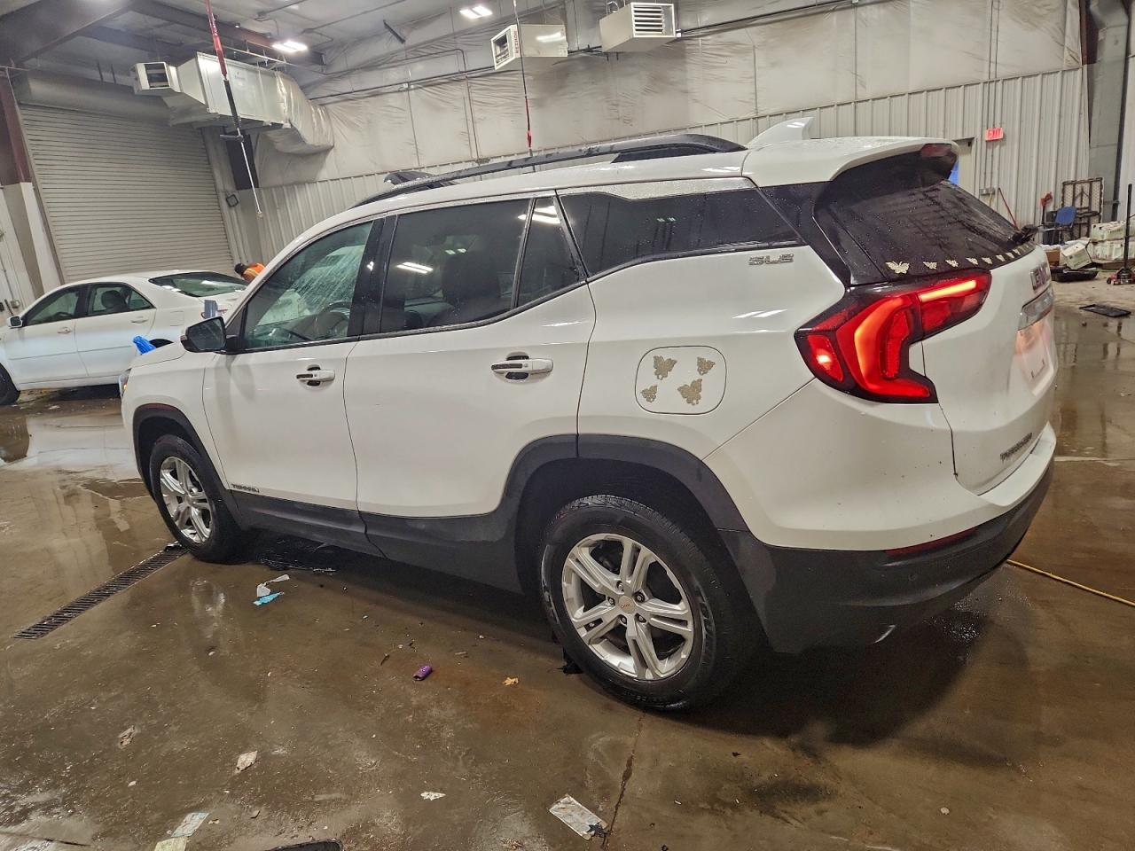 2020 GMC TERRAIN SLE photo 2