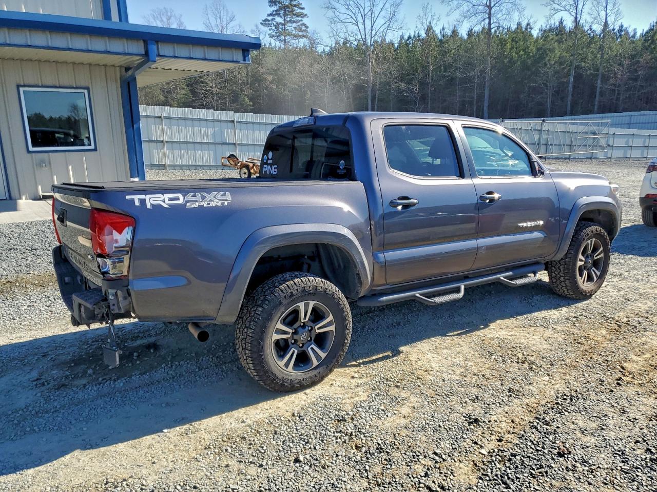 2017 TOYOTA TACOMA DOUBLE CAB photo 3