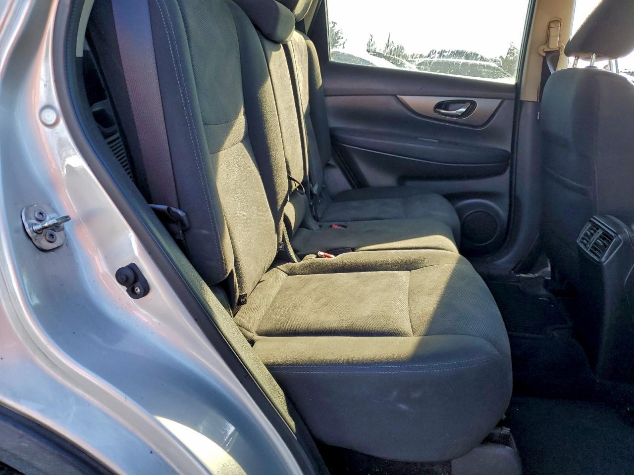 2016 NISSAN ROGUE S photo 11