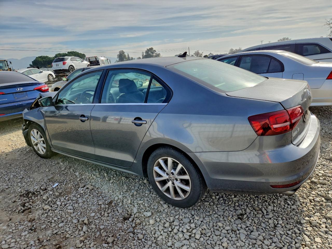 2017 VOLKSWAGEN JETTA SE photo 2