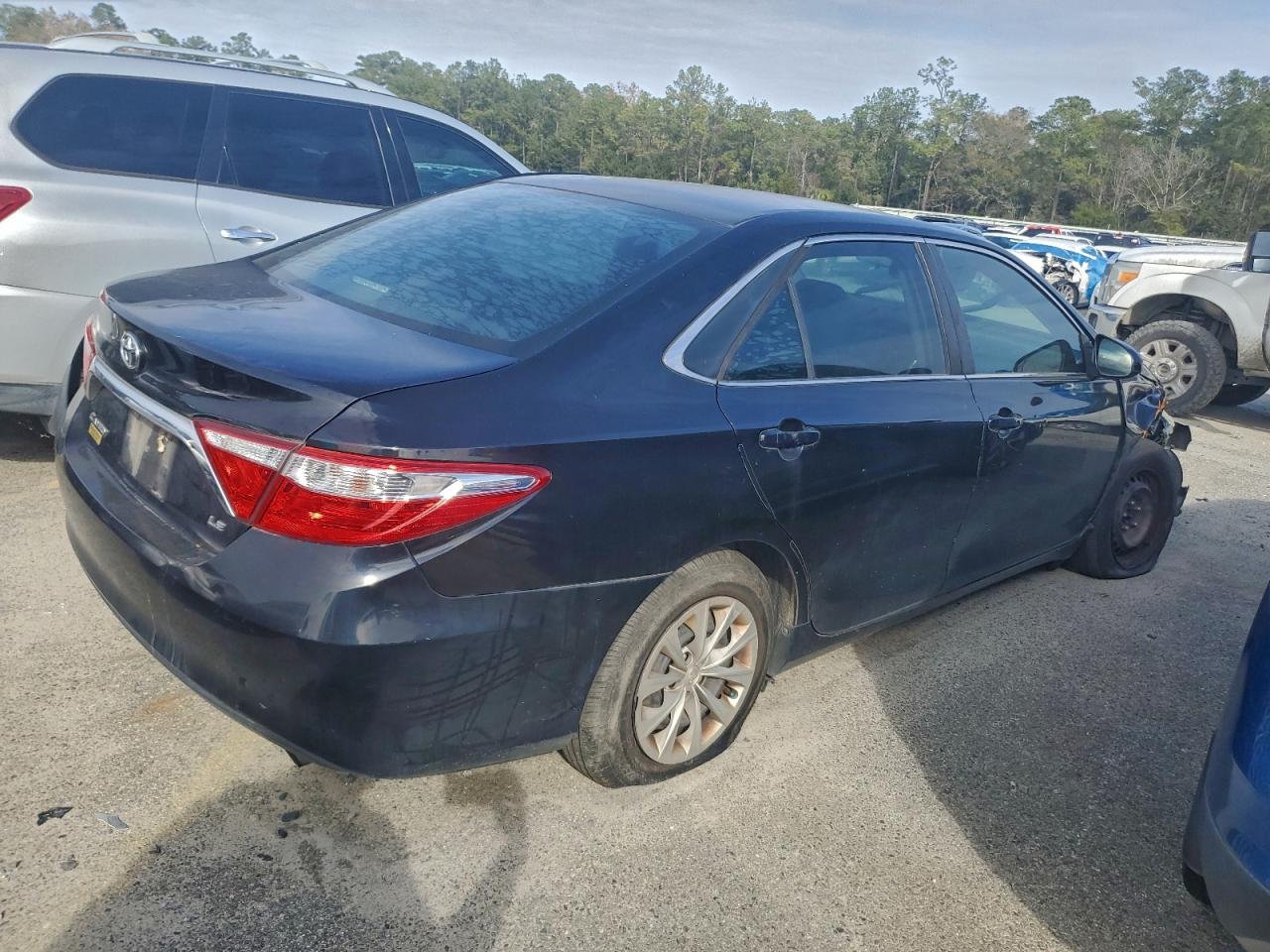 2015 TOYOTA CAMRY LE photo 3