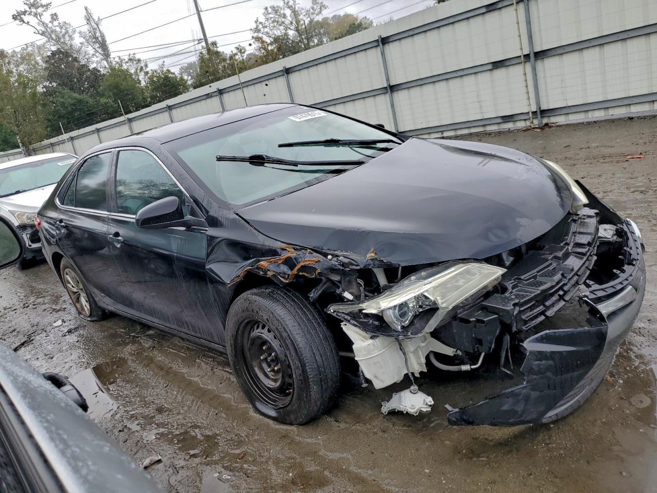 2015 TOYOTA CAMRY LE photo 4