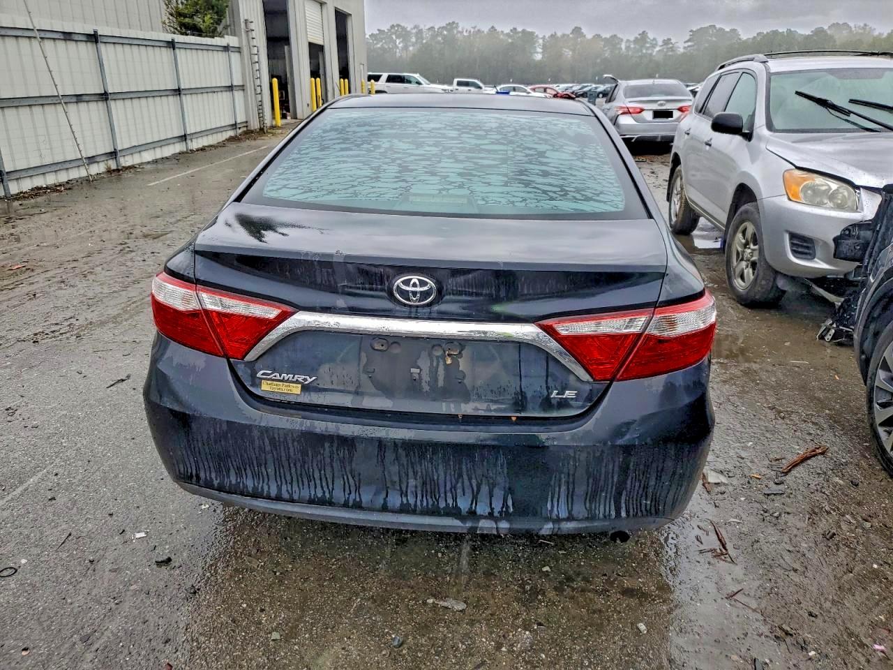 2015 TOYOTA CAMRY LE photo 6