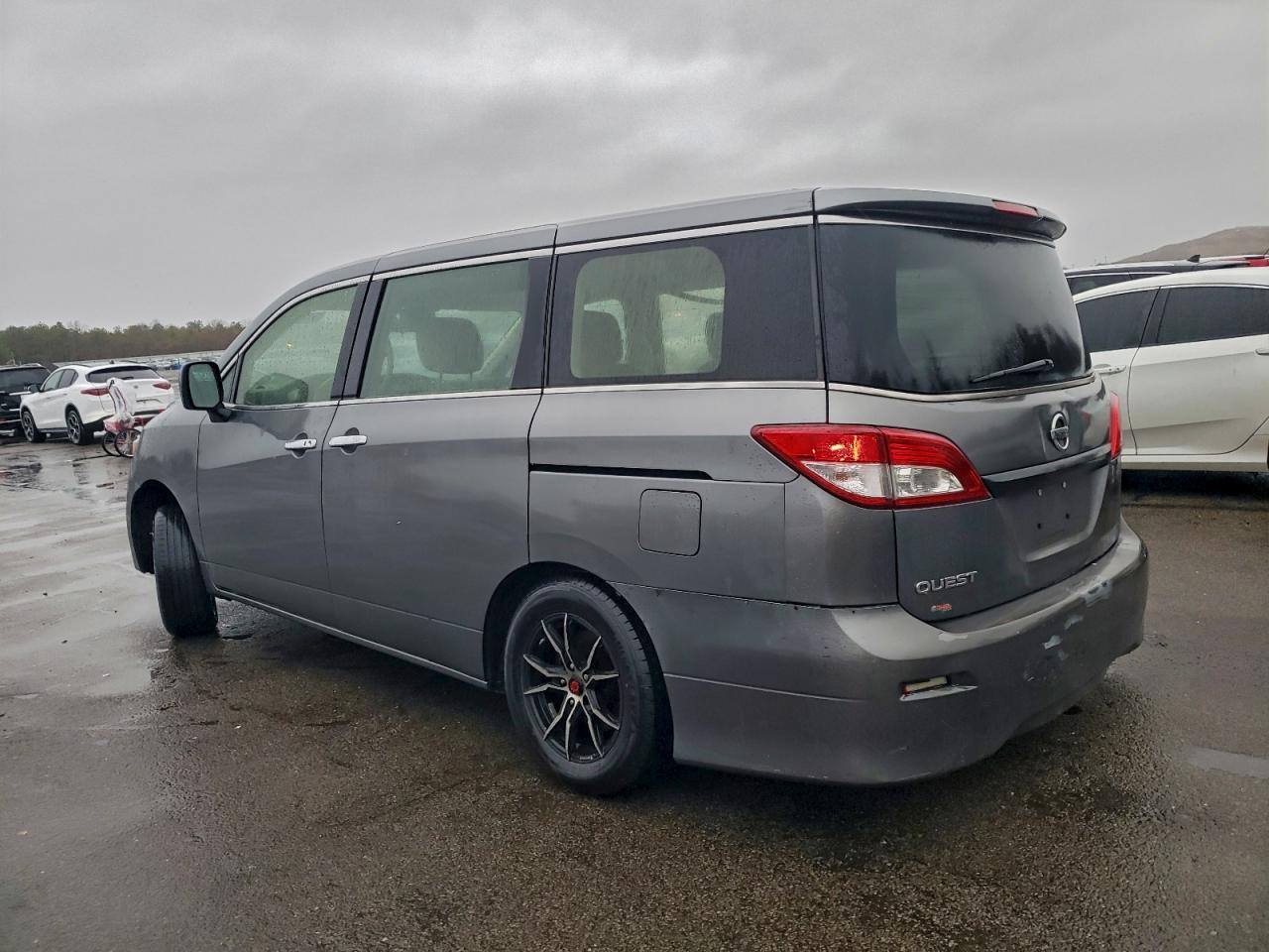 2016 NISSAN QUEST S photo 2
