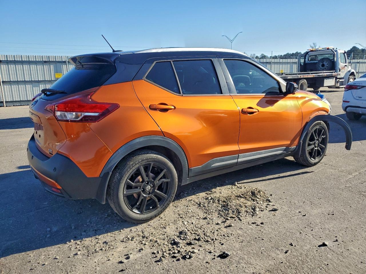 2020 NISSAN KICKS SR photo 3