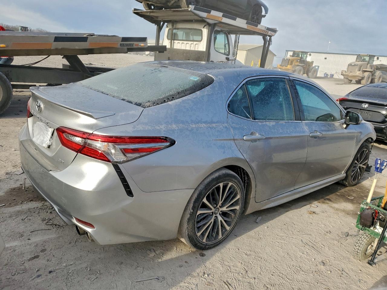 2018 TOYOTA CAMRY L photo 3