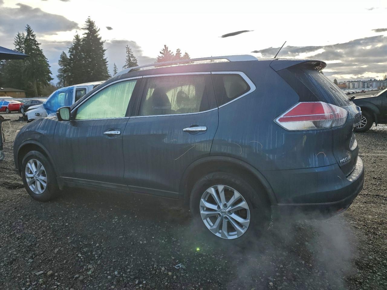 2014 NISSAN ROGUE S photo 2