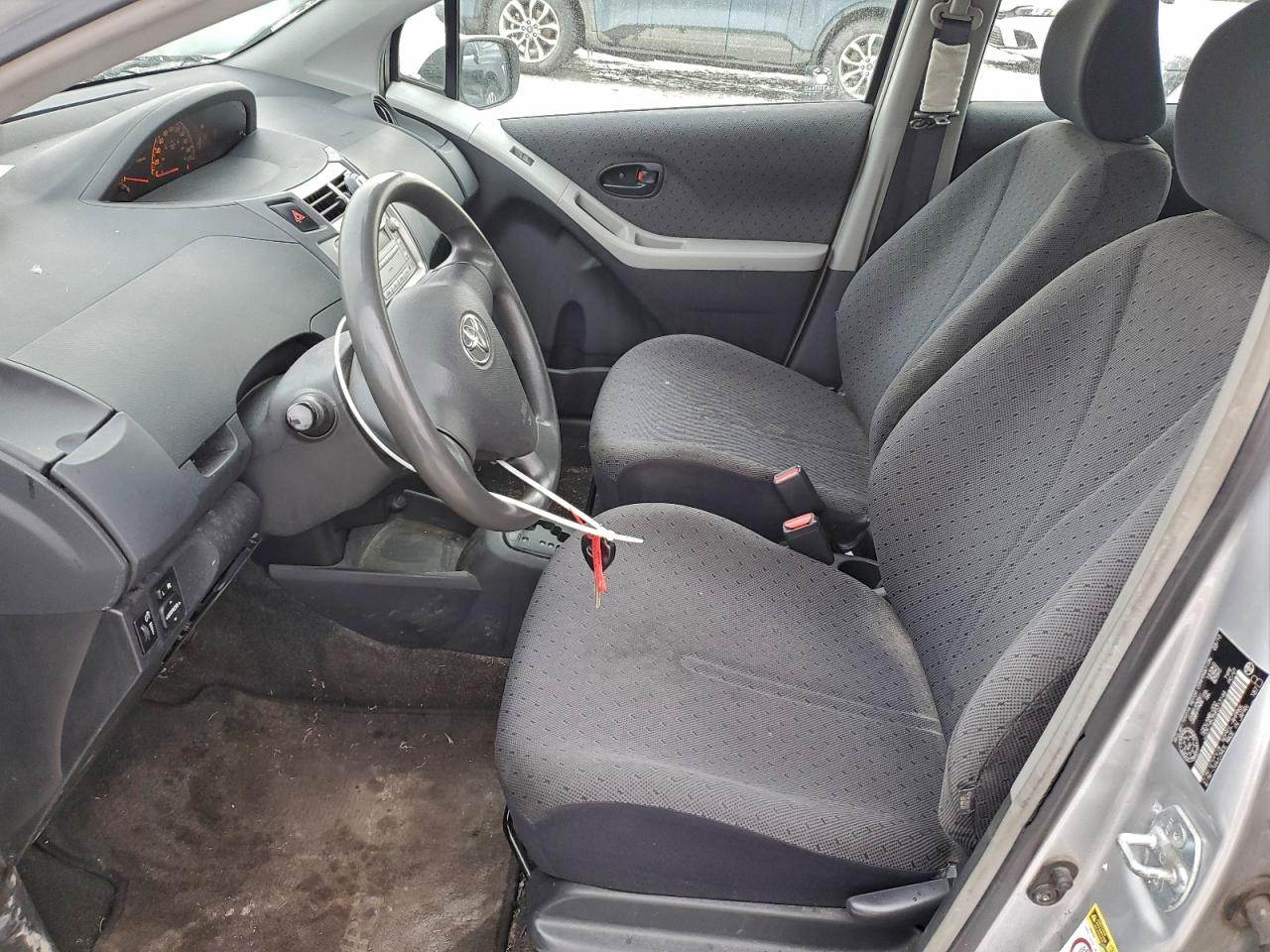 2010 TOYOTA YARIS photo 7
