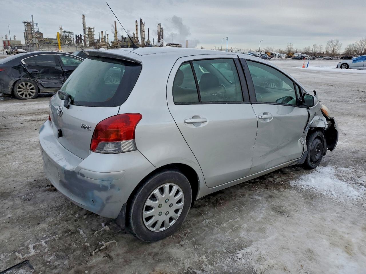 2010 TOYOTA YARIS photo 3