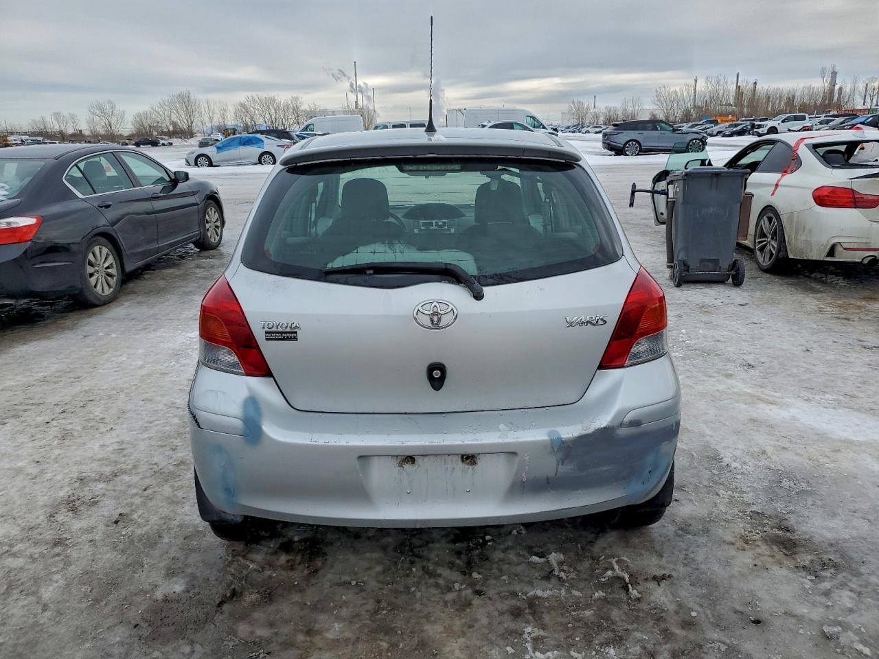 2010 TOYOTA YARIS photo 6