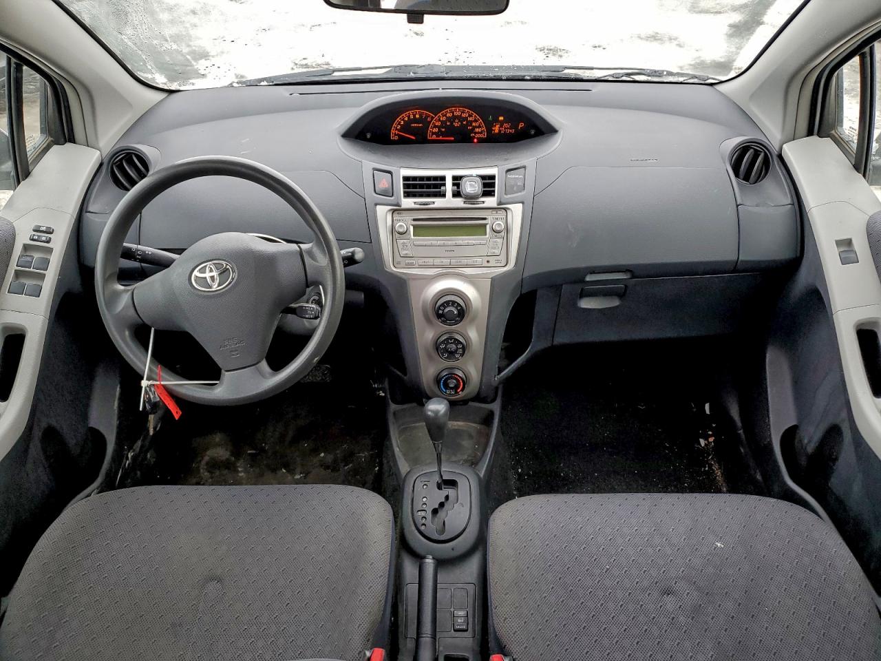 2010 TOYOTA YARIS photo 8
