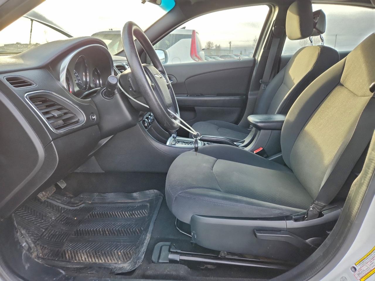 2013 CHRYSLER 200 LX photo 7