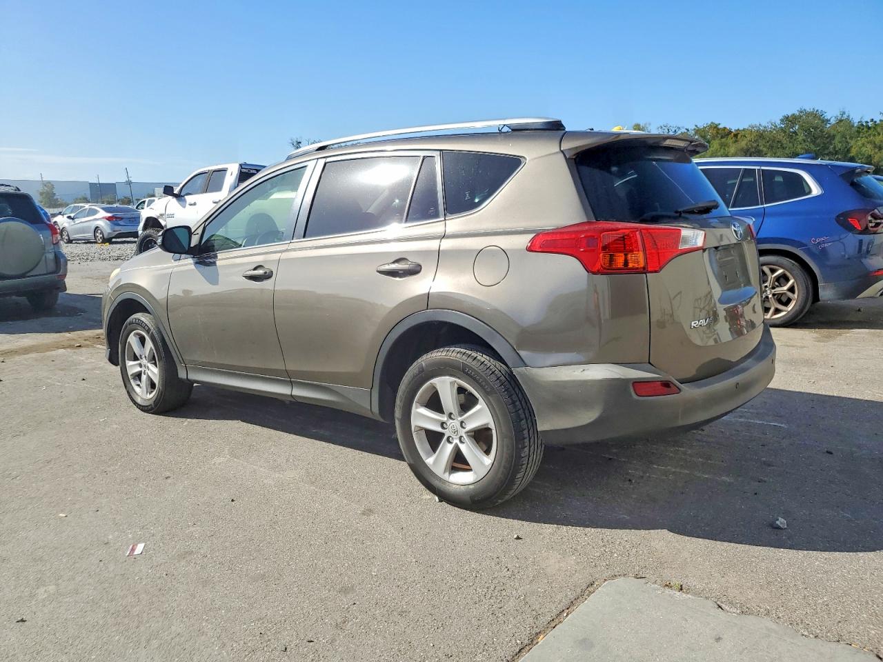 2013 TOYOTA RAV4 XLE photo 2
