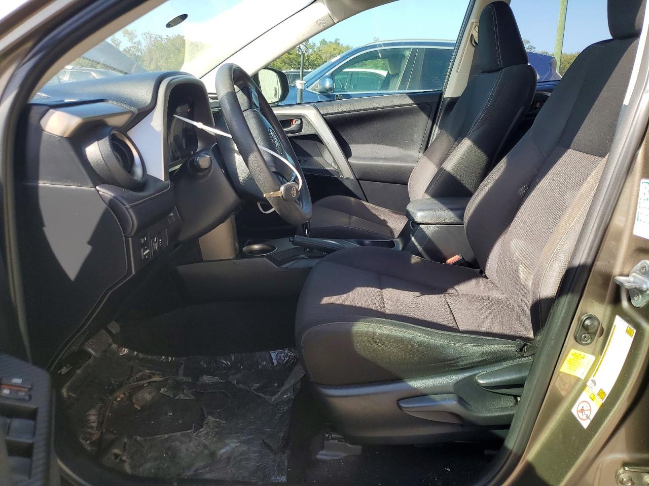 2013 TOYOTA RAV4 XLE photo 7