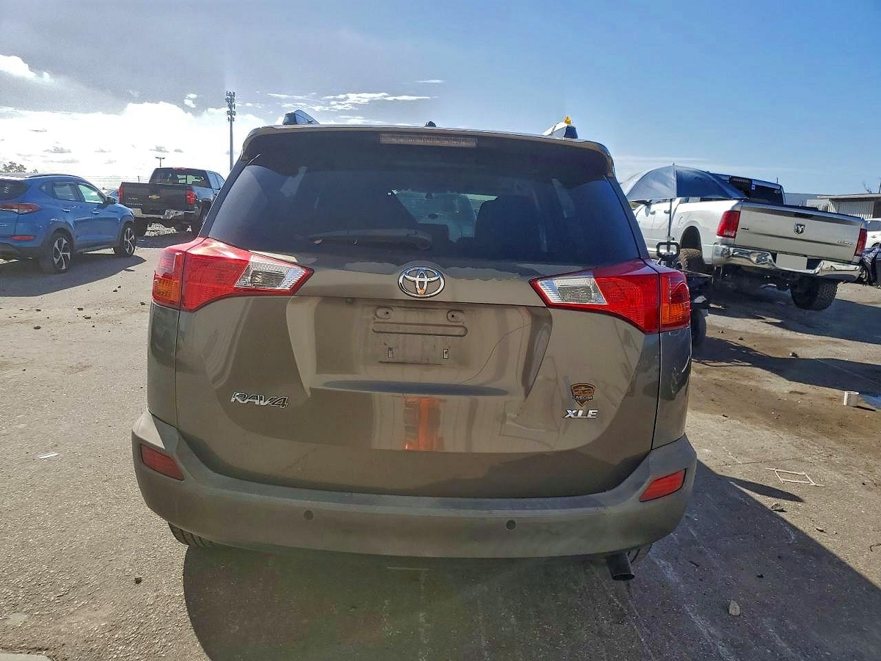 2013 TOYOTA RAV4 XLE photo 6