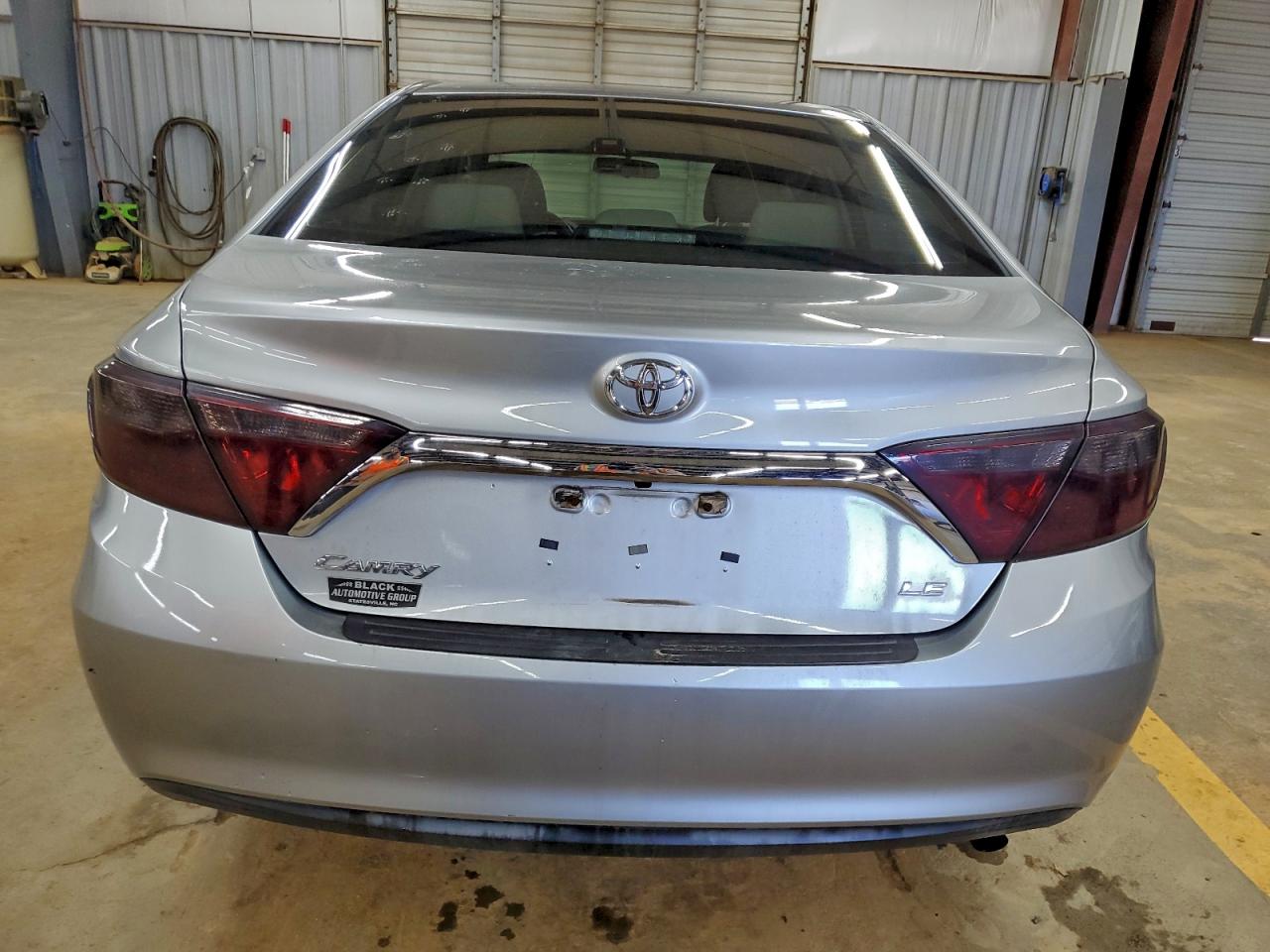 2015 TOYOTA CAMRY LE photo 6