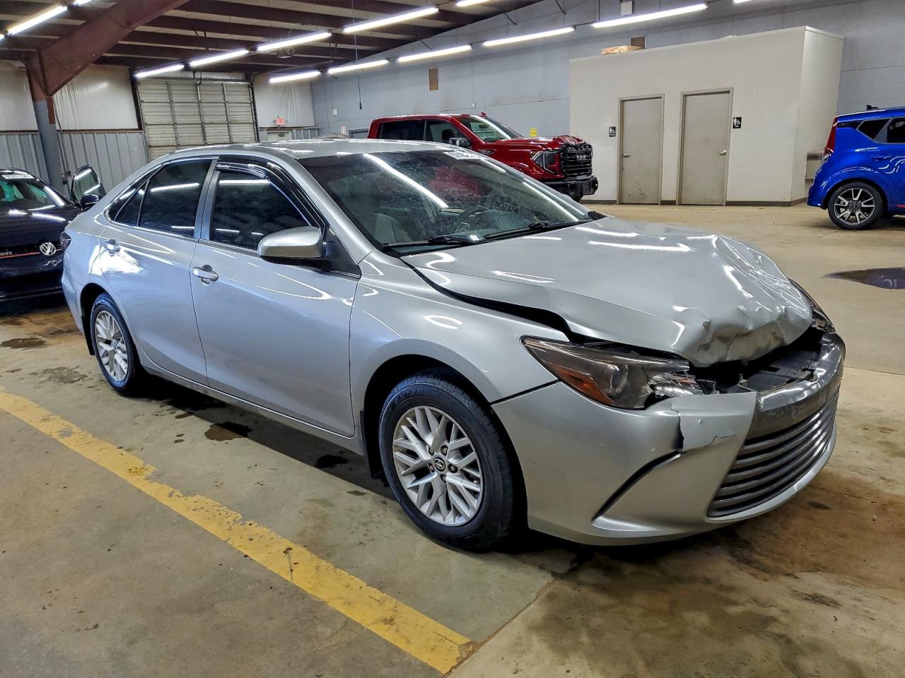 2015 TOYOTA CAMRY LE photo 4