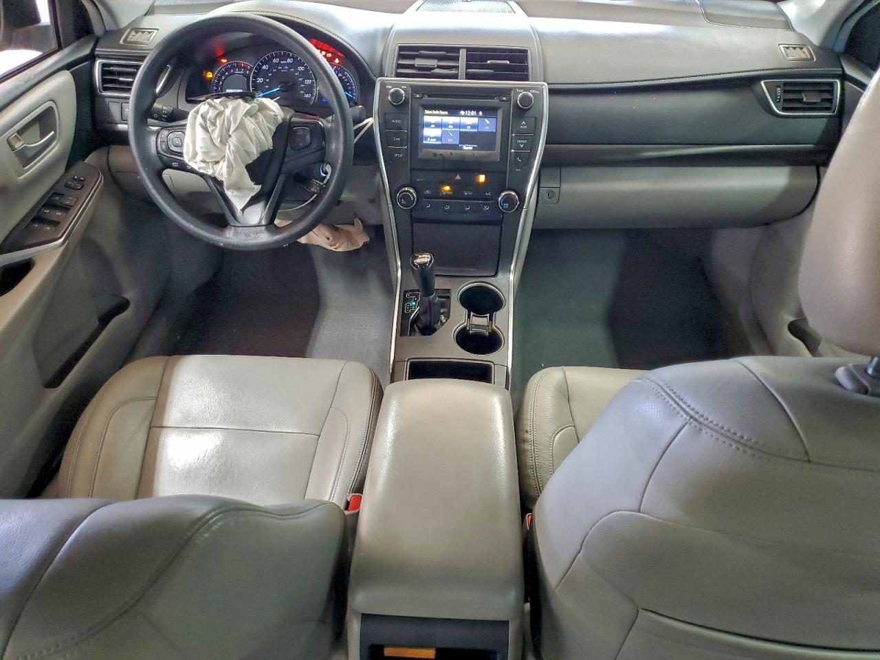 2015 TOYOTA CAMRY LE photo 8