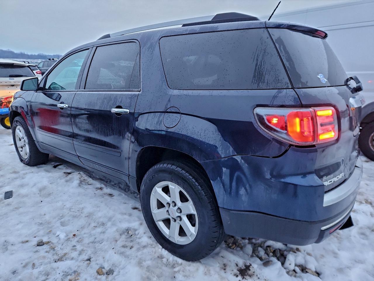 2015 GMC ACADIA SLE photo 2