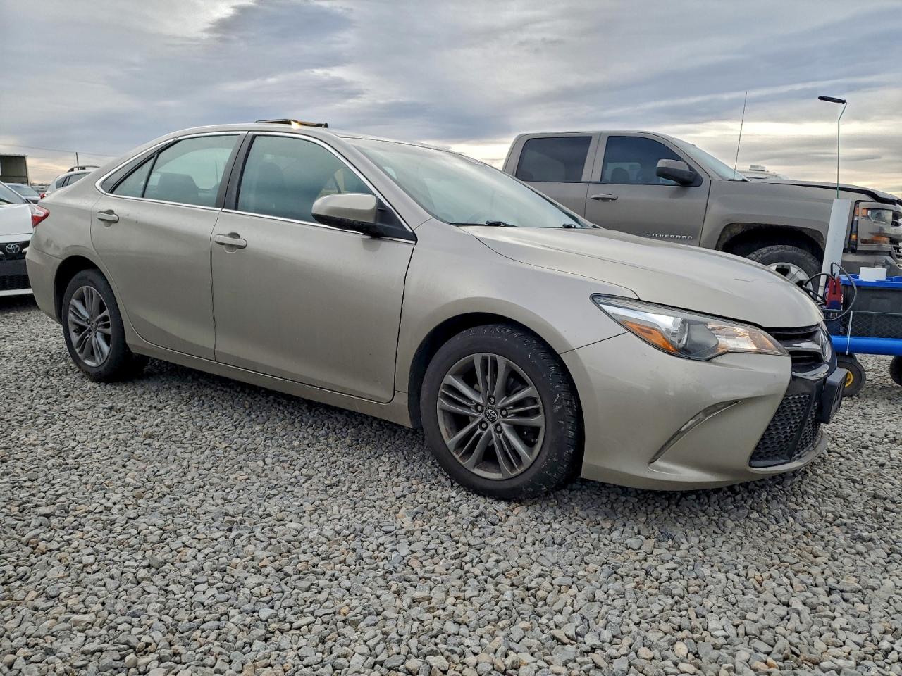 2015 TOYOTA CAMRY LE photo 4