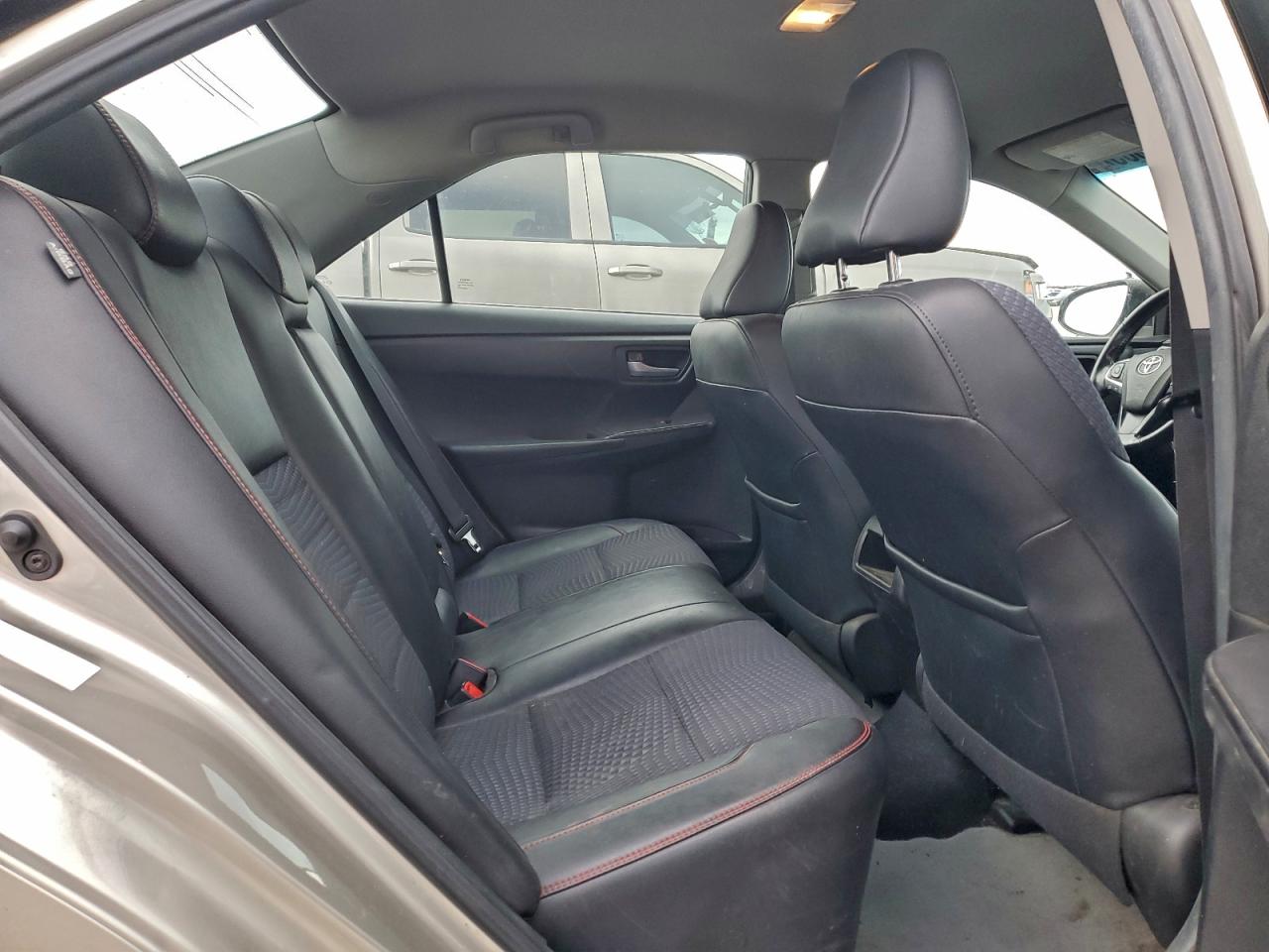 2015 TOYOTA CAMRY LE photo 10