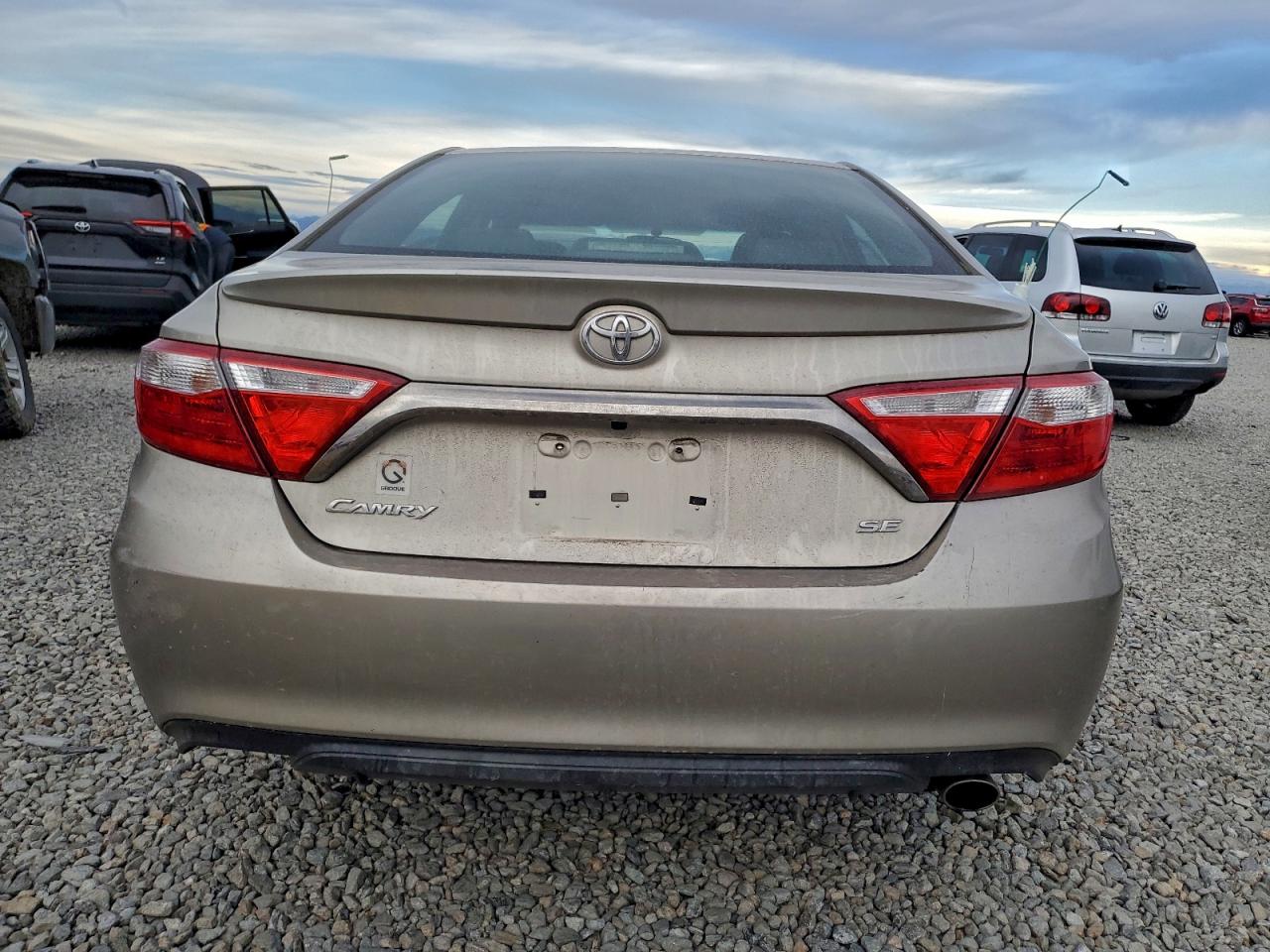 2015 TOYOTA CAMRY LE photo 6