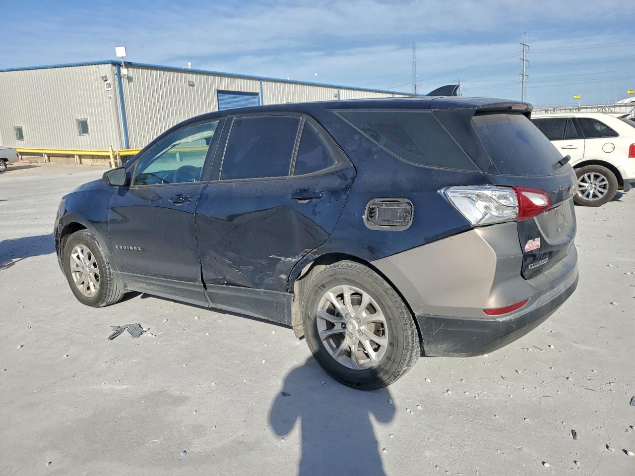 2020 CHEVROLET EQUINOX LS photo 2