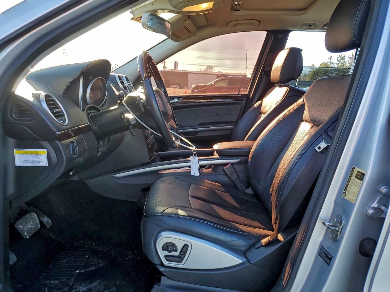 2012 MERCEDES-BENZ GL 550 4MATIC photo 25