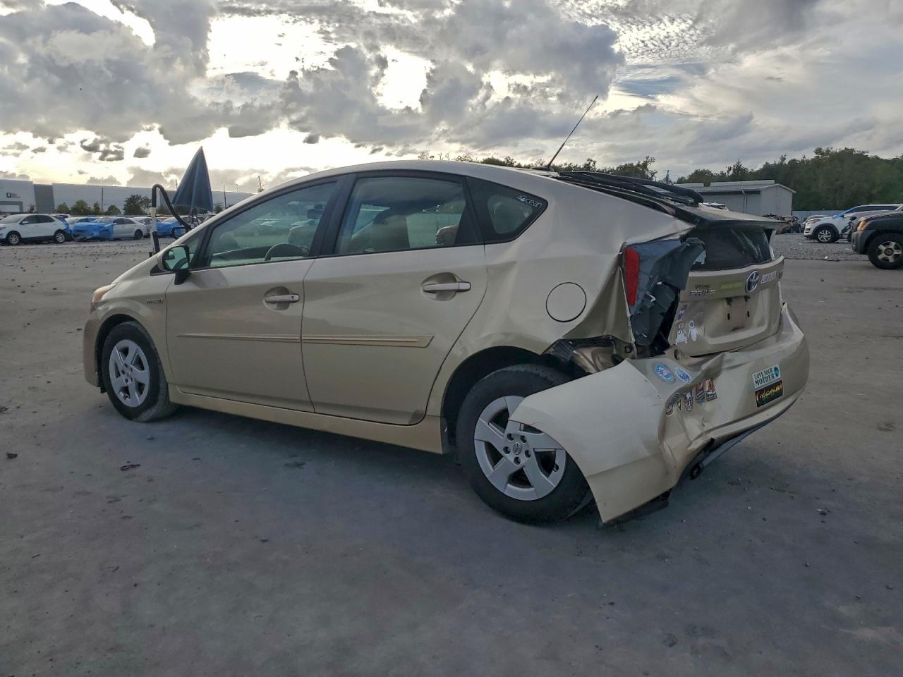 2010 TOYOTA PRIUS photo 4