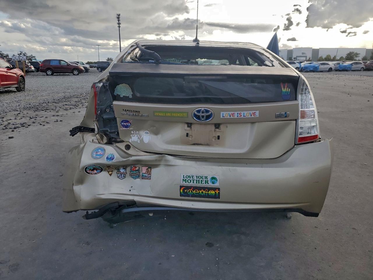 2010 TOYOTA PRIUS photo 16