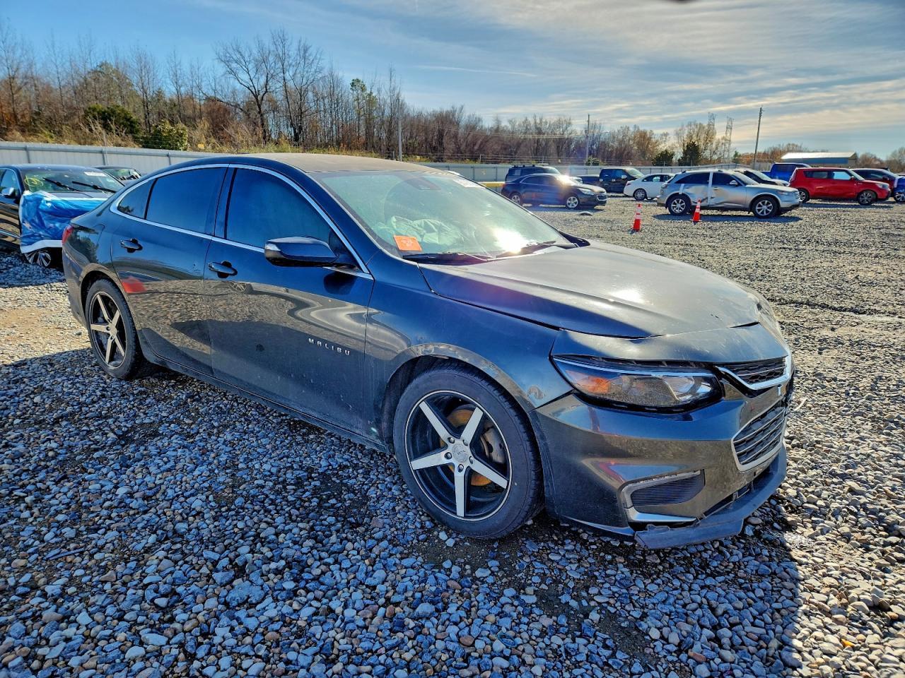 2017 CHEVROLET MALIBU LT photo 4