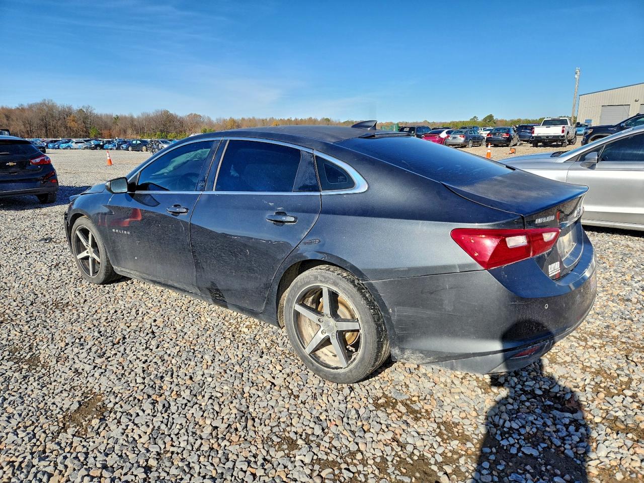 2017 CHEVROLET MALIBU LT photo 2