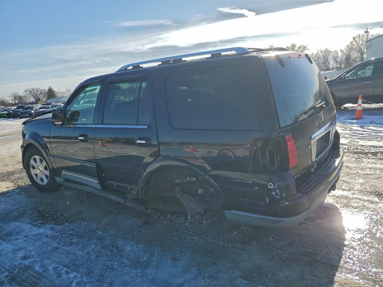 2004 LINCOLN NAVIGATOR photo 2