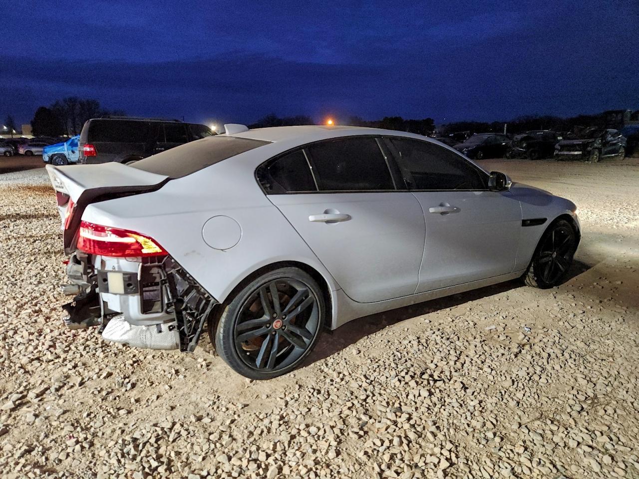 2017 JAGUAR XE PRESTIGE photo 5