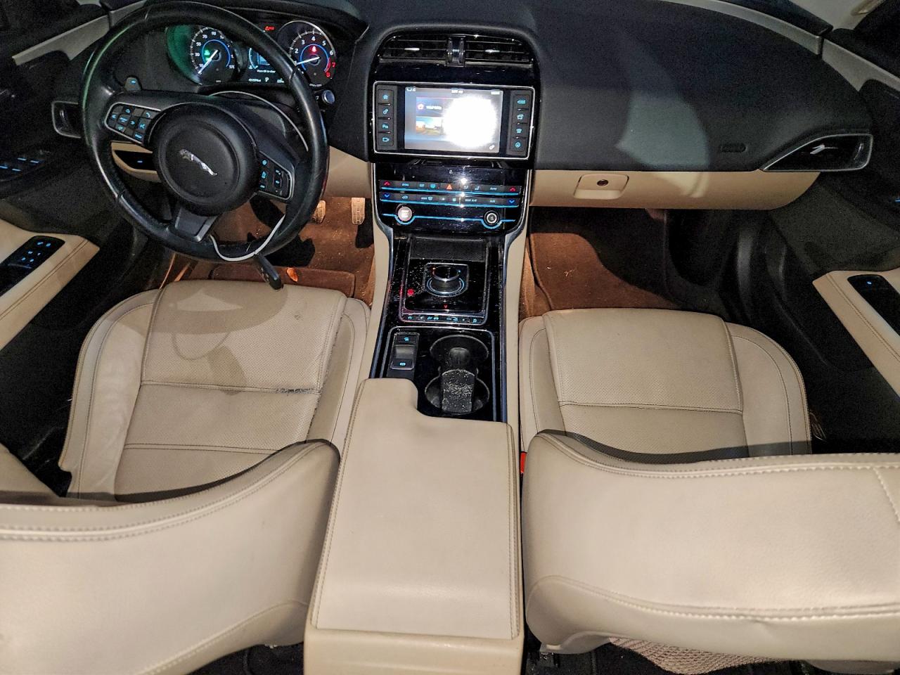 2017 JAGUAR XE PRESTIGE photo 15