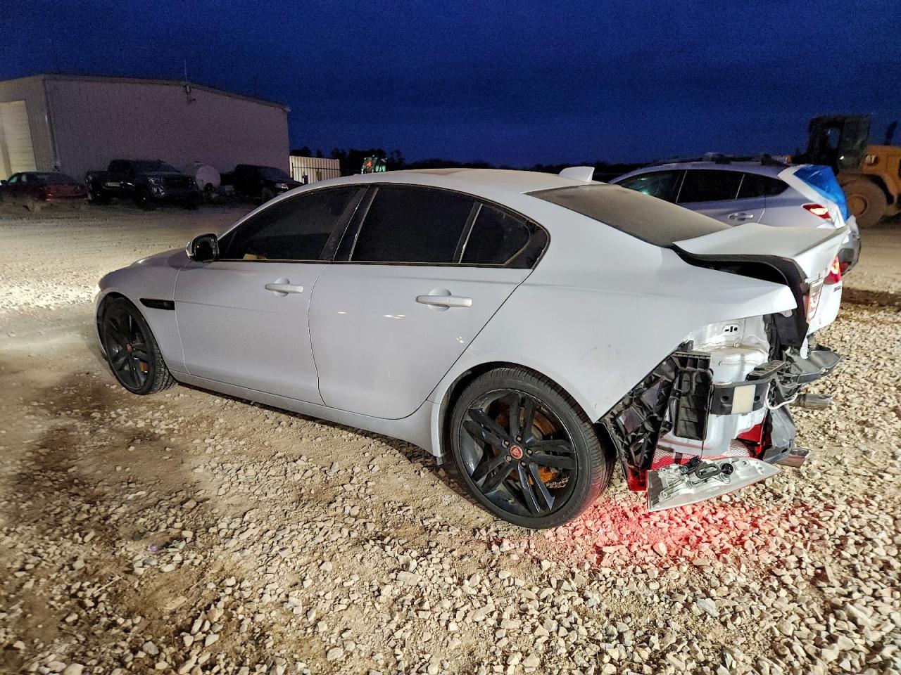 2017 JAGUAR XE PRESTIGE photo 3