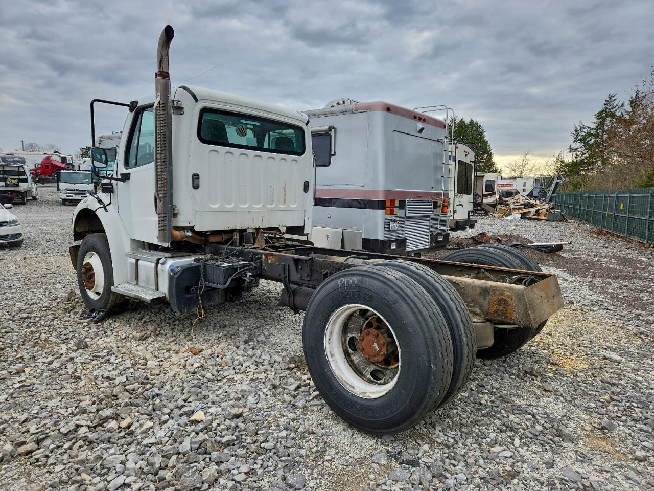2013 FREIGHTLINER BUSINESS CLASS M2 TRUCK CAB ANDCHASSIS photo 3