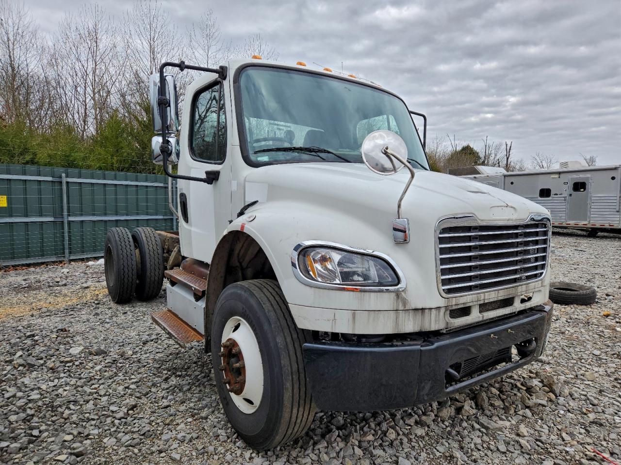 2013 FREIGHTLINER M2 106 MED