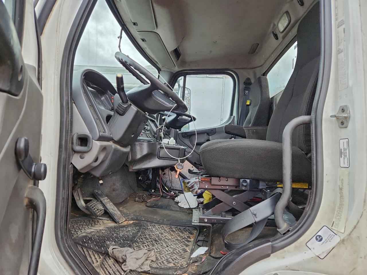 2013 FREIGHTLINER BUSINESS CLASS M2 TRUCK CAB ANDCHASSIS photo 5