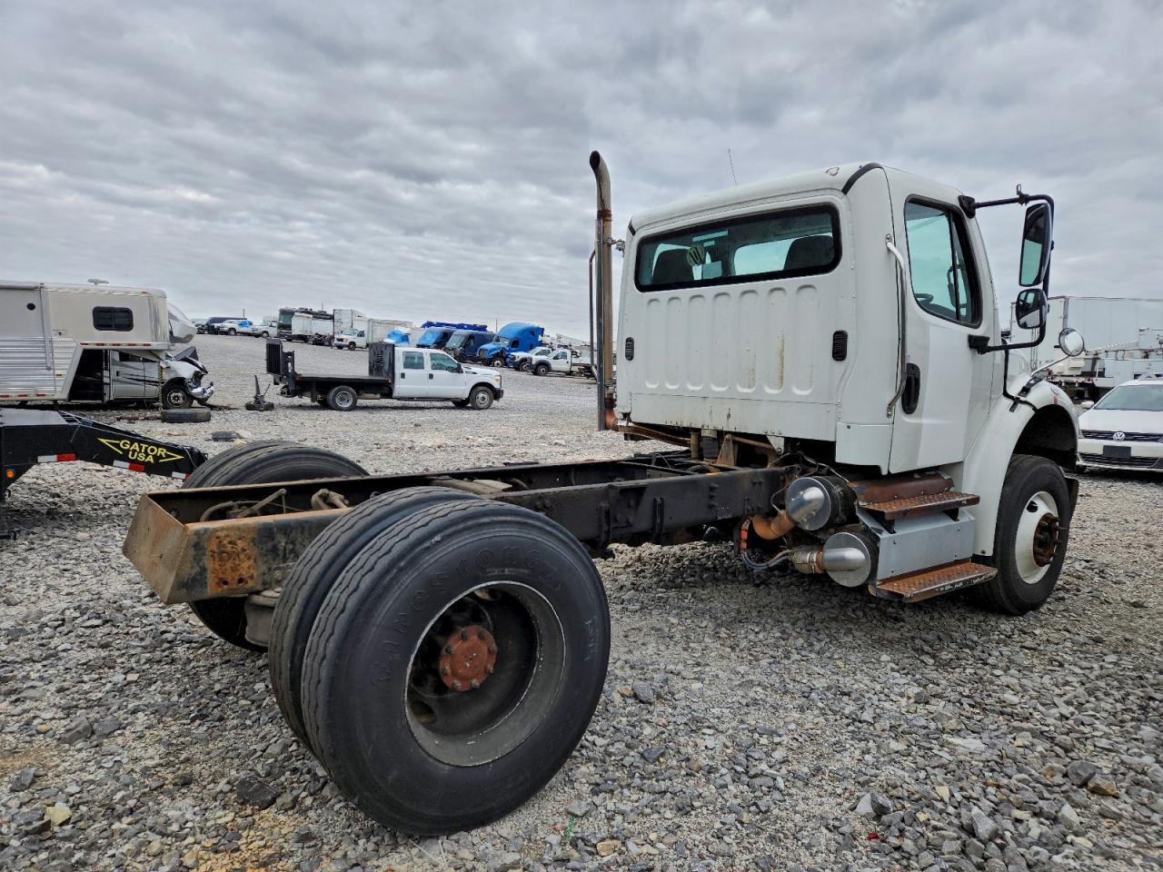 2013 FREIGHTLINER BUSINESS CLASS M2 TRUCK CAB ANDCHASSIS photo 4