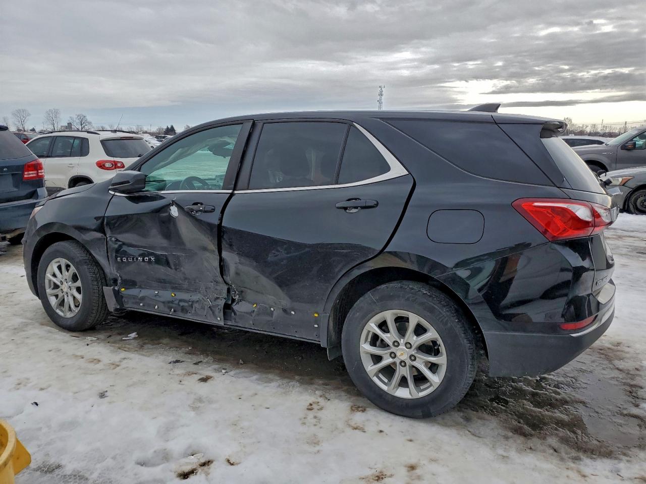 2021 CHEVROLET EQUINOX LT photo 2
